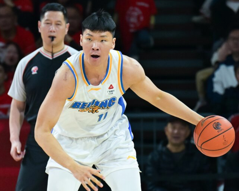 英超赛程-顶薪中锋出场时间最少，正负值却最低！球迷：拿600万表演大喘气