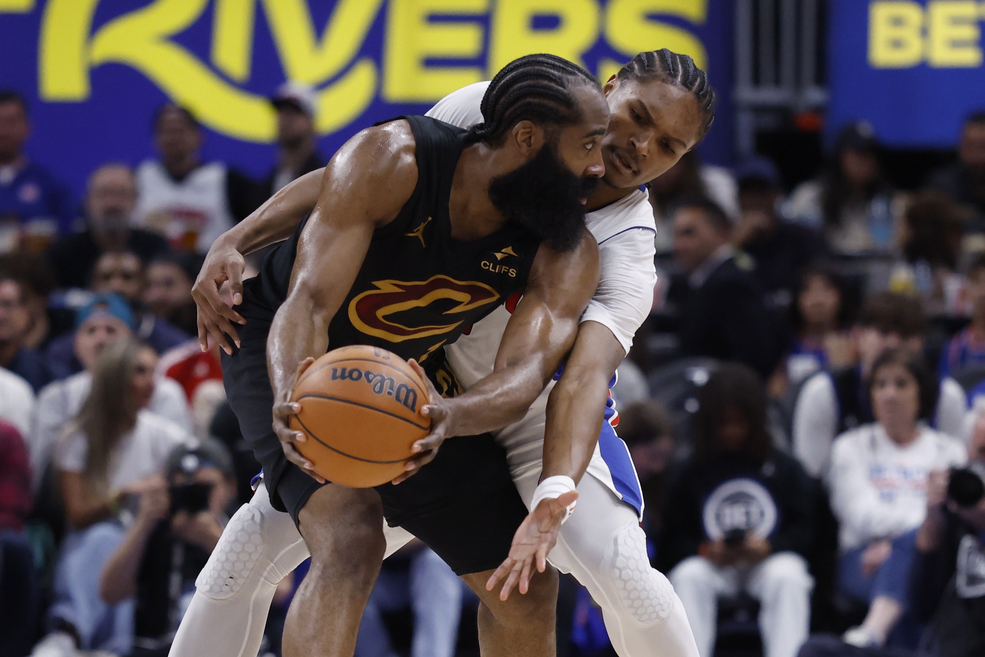 NBA赛程-哈登次轮面对奥萨尔和霍兰防守时命中率为0% 还送出1助攻3失误