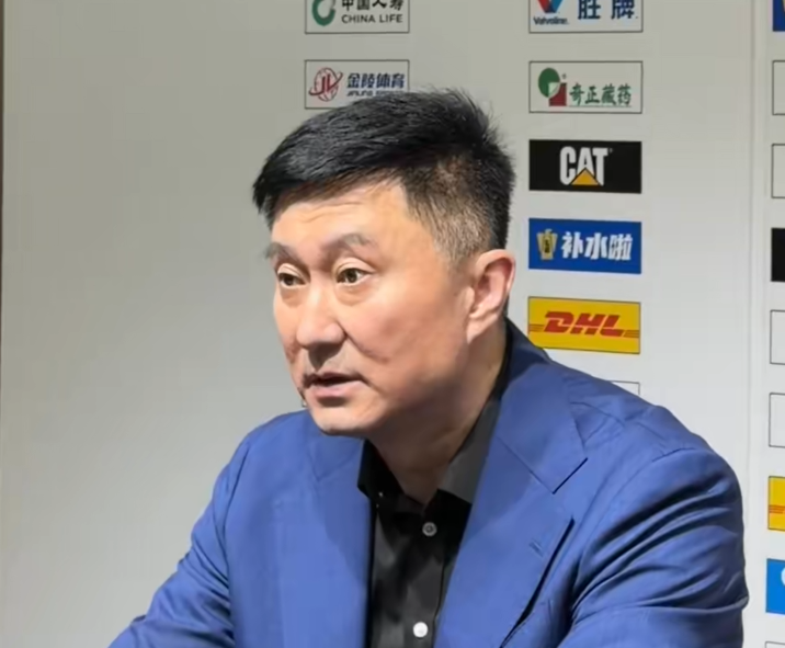 9游直播-输山东发布会！杜锋直指双外受伤影响轮换，徐杰寄语更主动担责！